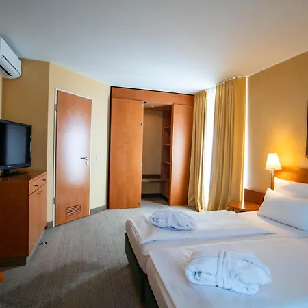 Western Premier Airporthotel Berlin 4* שונפלד